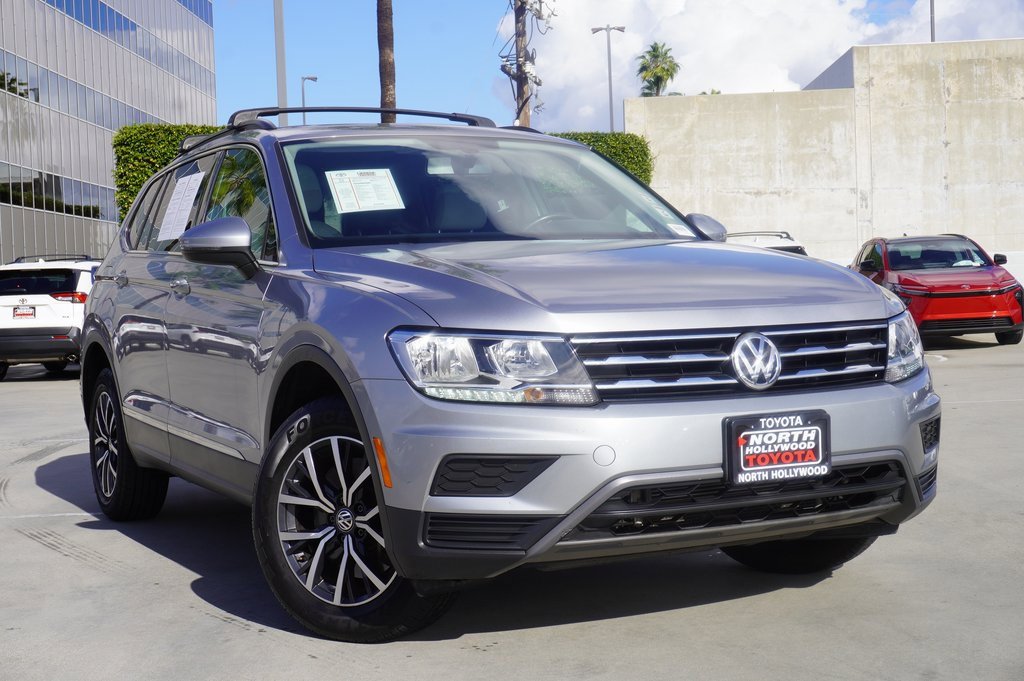Used 2020 Volkswagen Tiguan SE w/ Panoramic Sunroof Package image 3