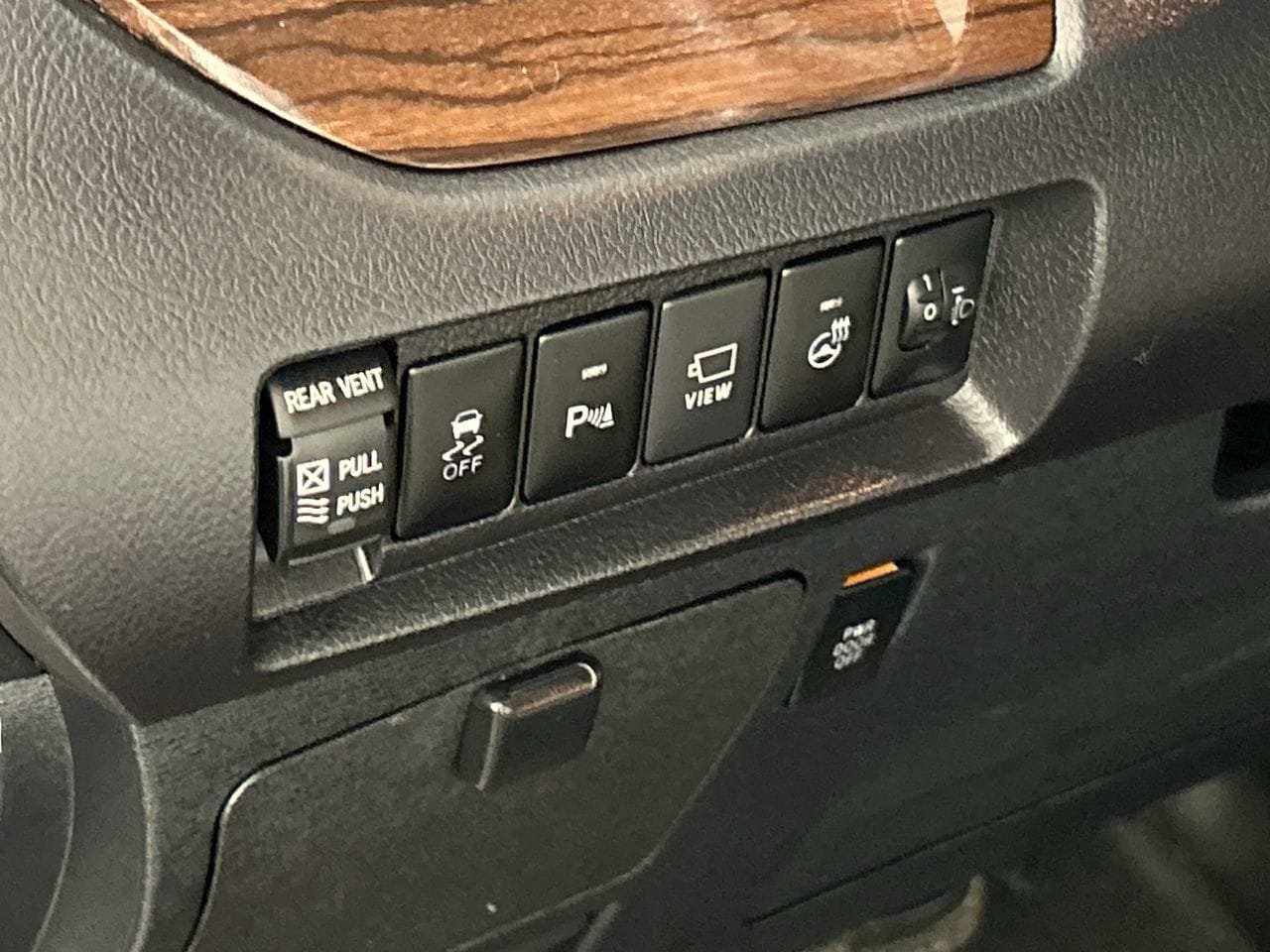 Used 2020 Toyota Sienna Limited Premium w/ Carpet Mat Package FWD image 13