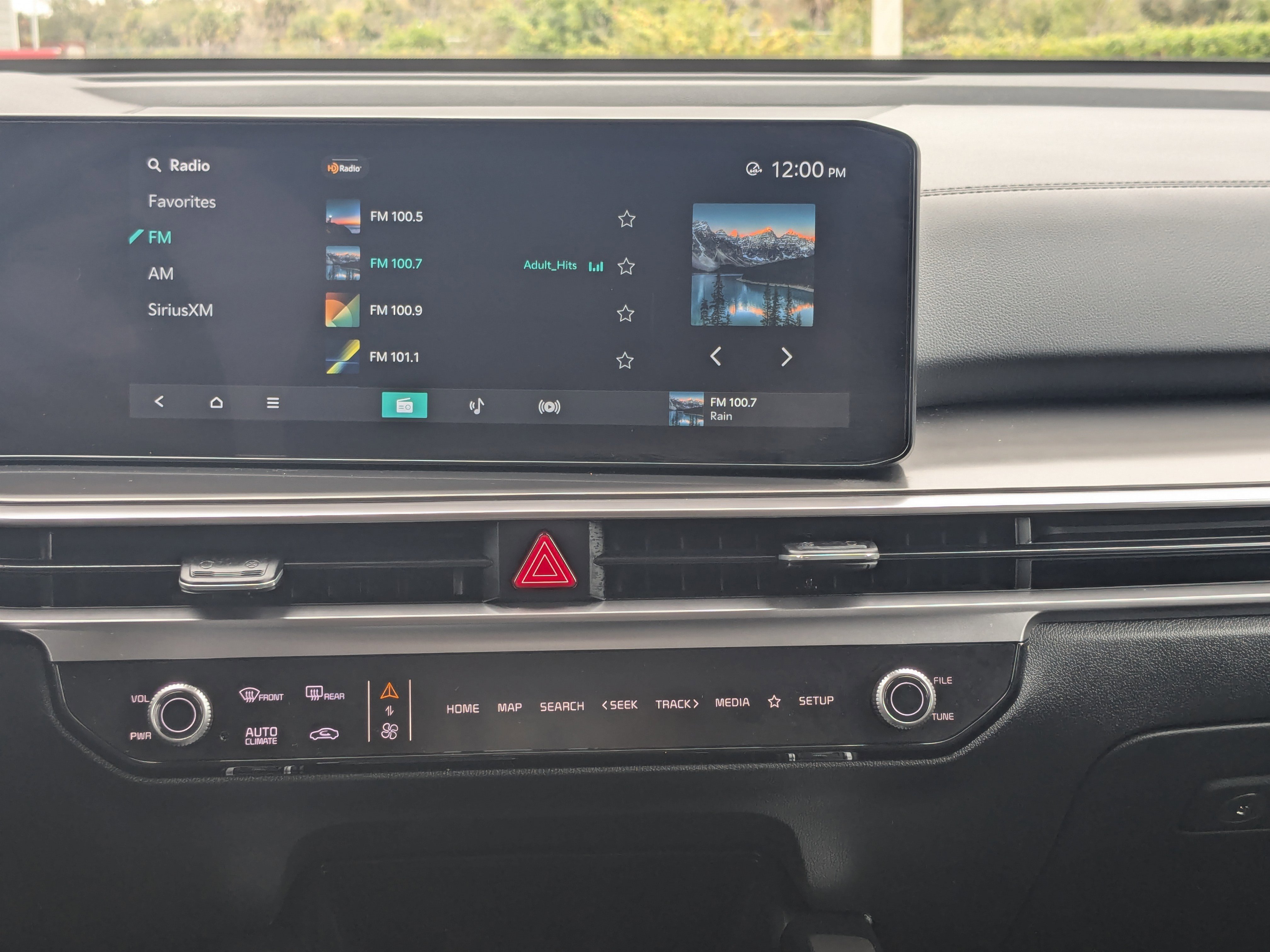 Certified 2025 Kia Sorento S w/ Panoramic Sunroof Package image 24