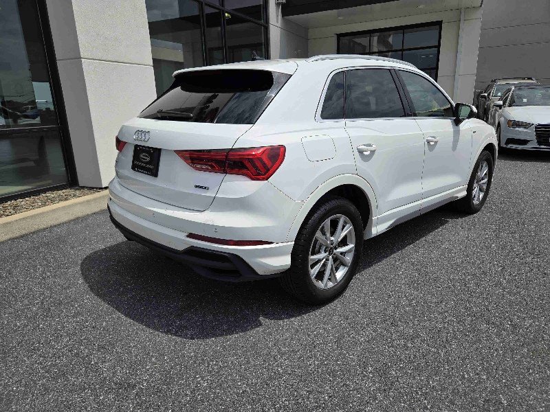 Used 2023 Audi Q3 2.0T Premium image 3
