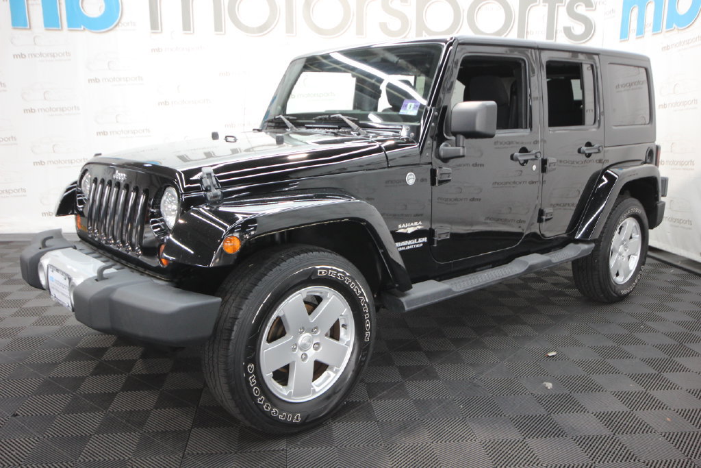 Used 2011 Jeep Wrangler Unlimited Sahara w/ Connectivity Group AWD/4WD image 2