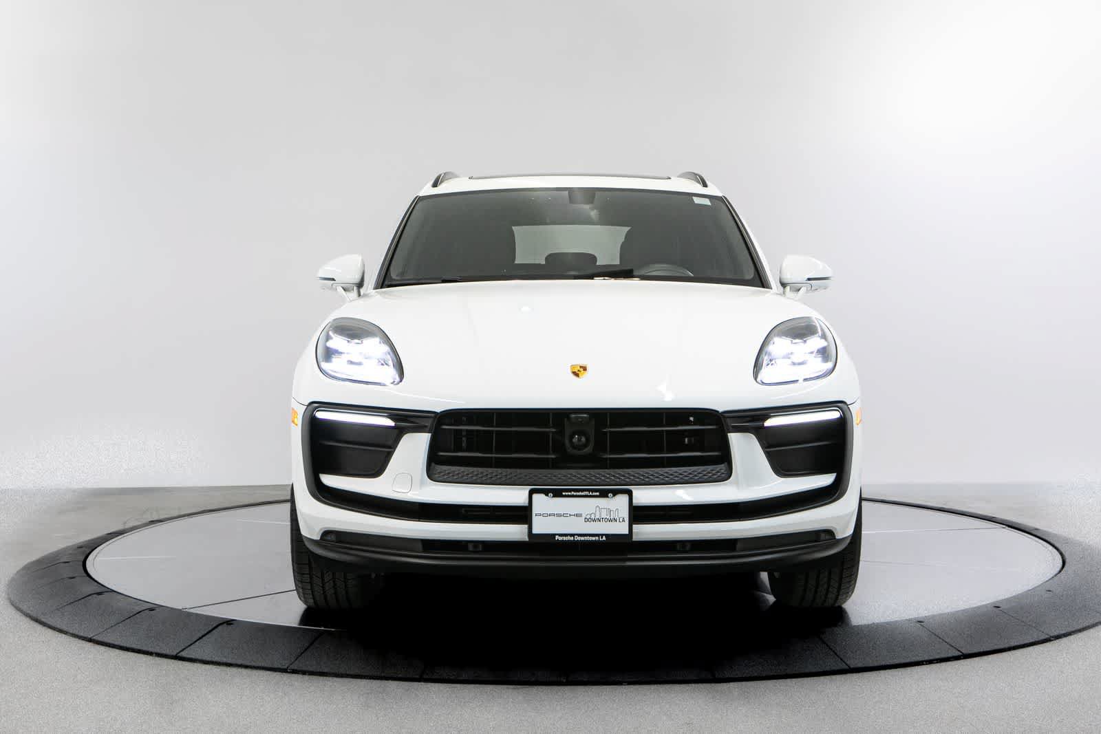 Certified 2025 Porsche Macan AWD/4WD image 10
