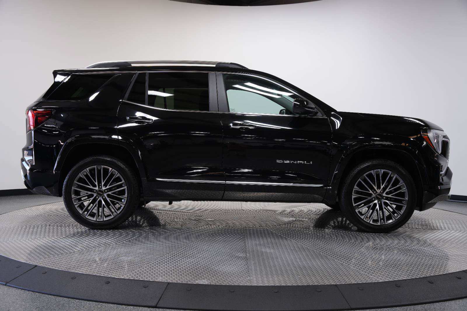 New 2026 GMC Terrain Denali w/ LPO, Floor Liner Package AWD/4WD image 9