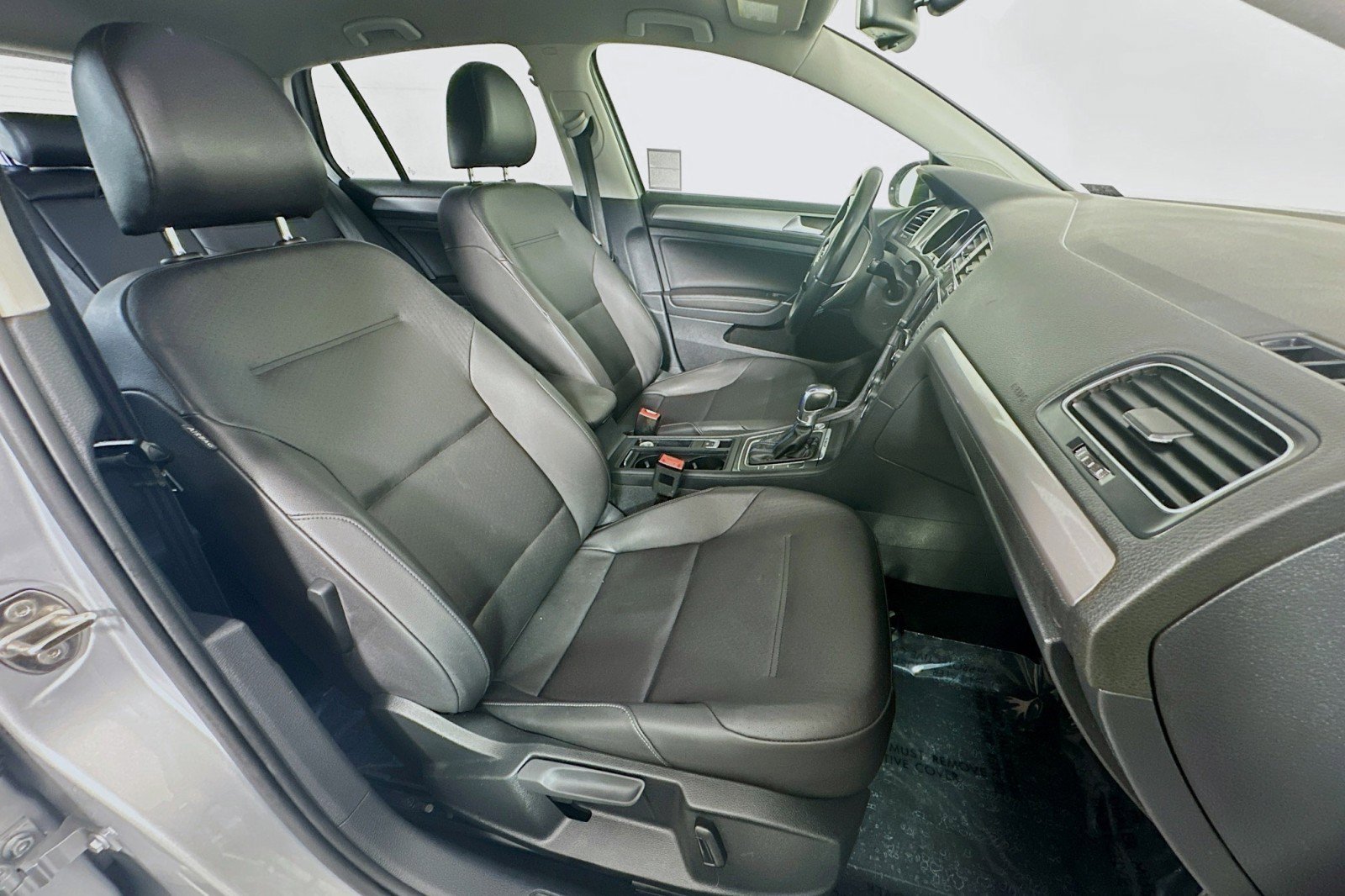 Used 2015 Volkswagen e-Golf SEL Premium FWD image 8