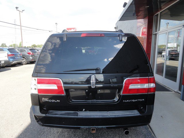 Used 2014 Lincoln Navigator L 4WD w/ Monochrome Appearance Package image 7