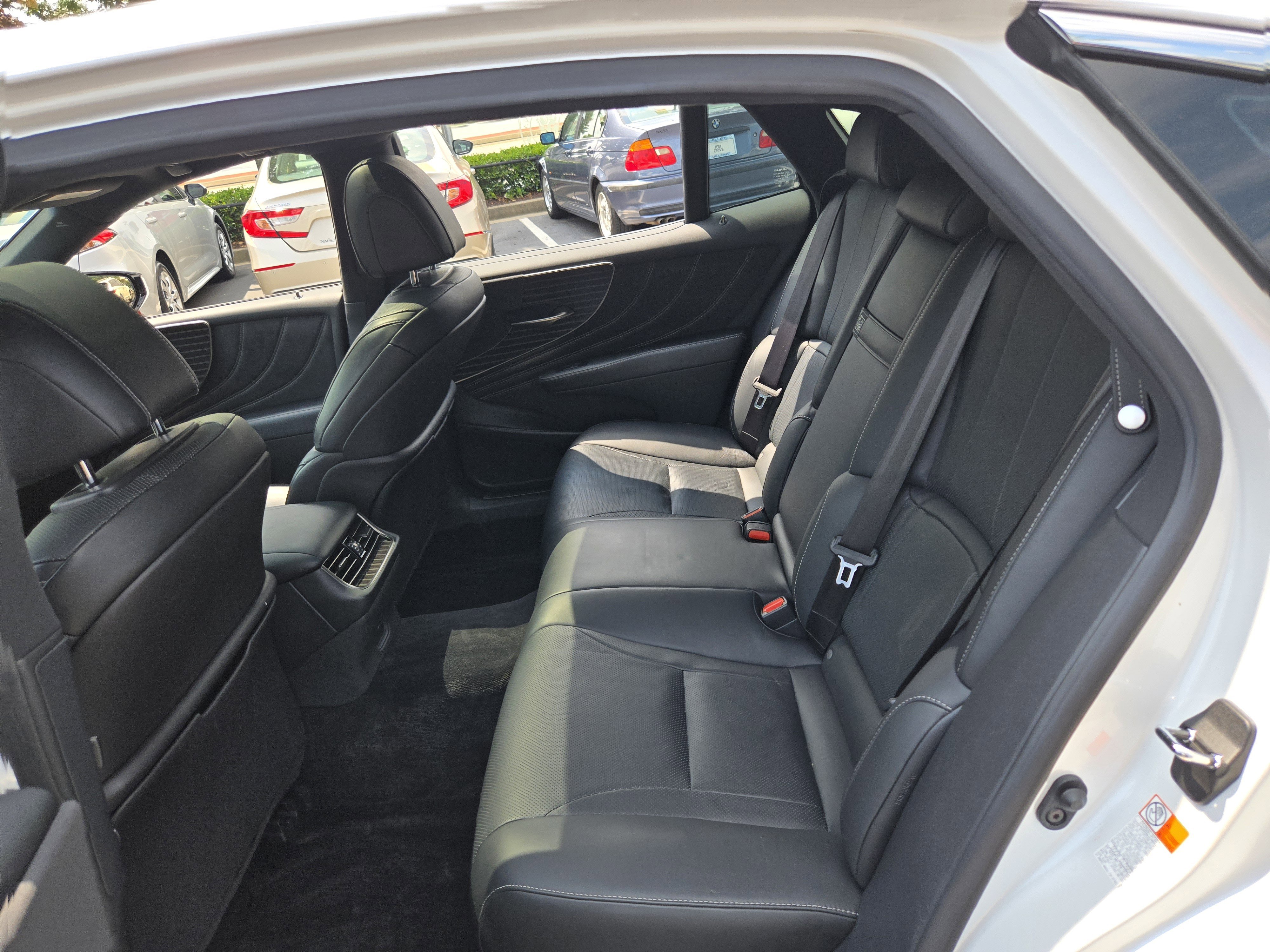 Used 2019 Lexus LS 500 w/ Accessory Package (Z1) RWD image 25