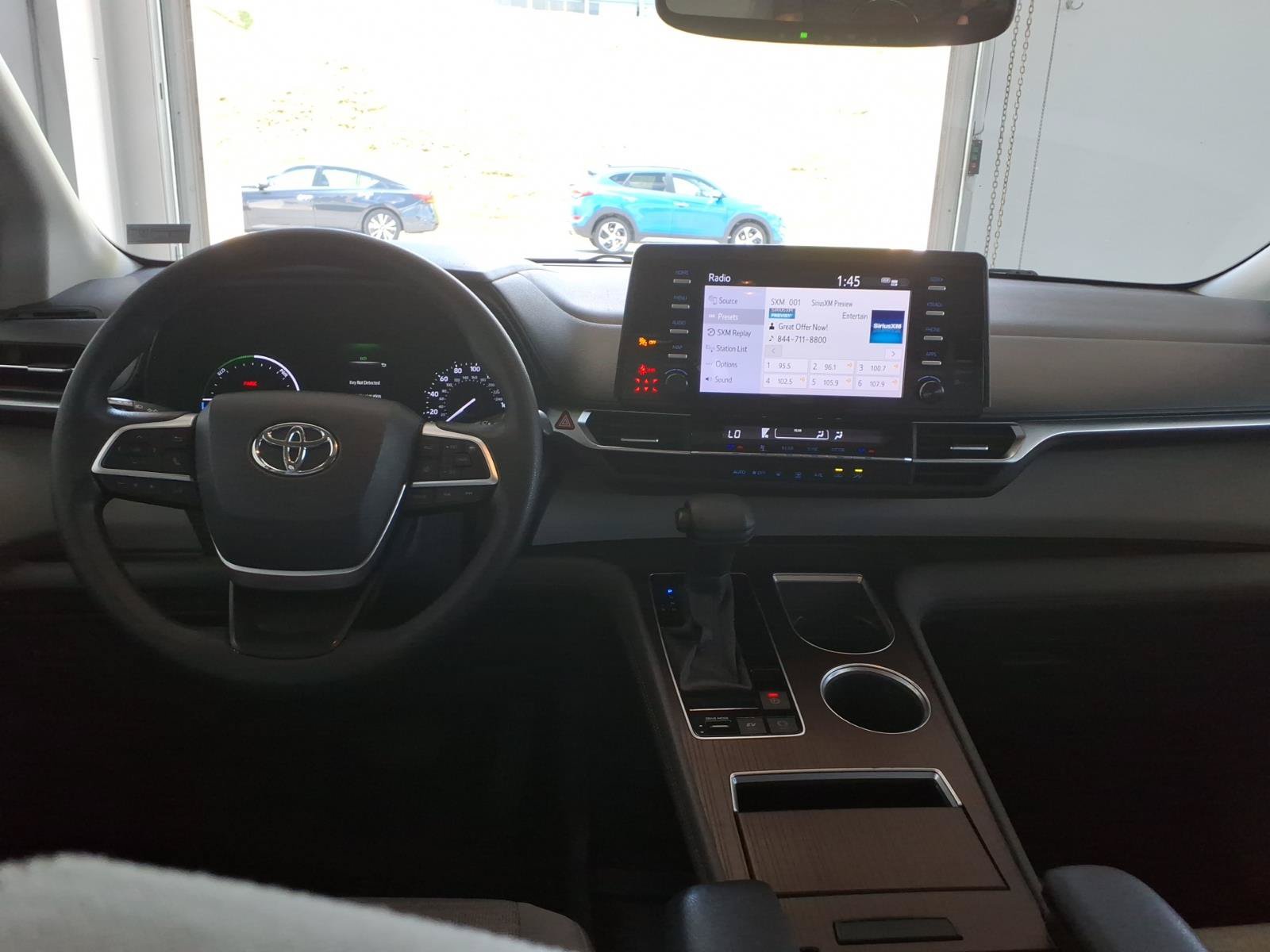 Used 2021 Toyota Sienna LE w/ LE Plus Package FWD image 14