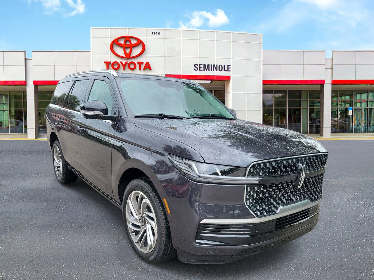 Used 2026 Lincoln Navigator Reserve AWD/4WD image 2