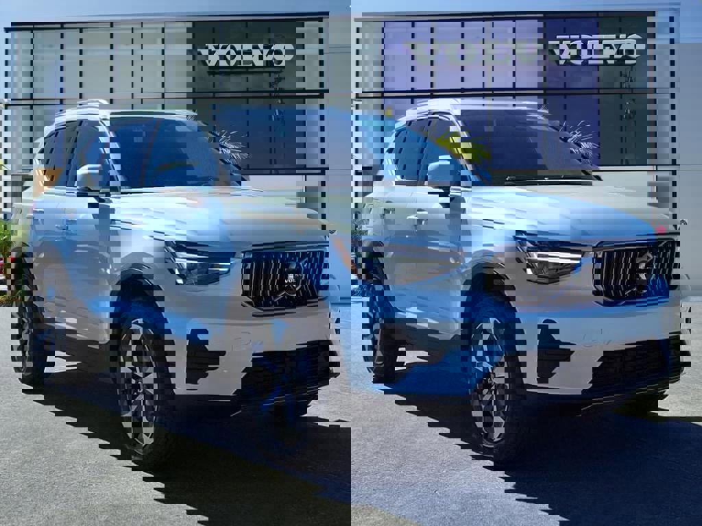 New 2025 Volvo XC40 B5 Core w/ Protection Package Premier