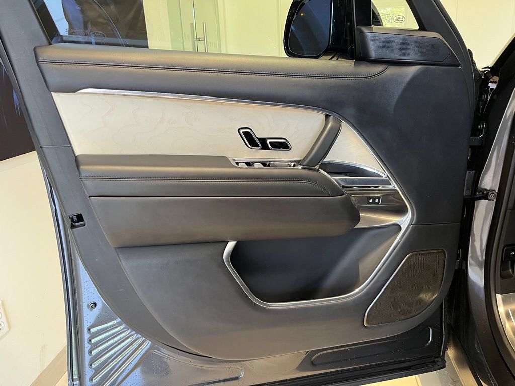 Used 2024 Land Rover Range Rover SV AWD/4WD image 23