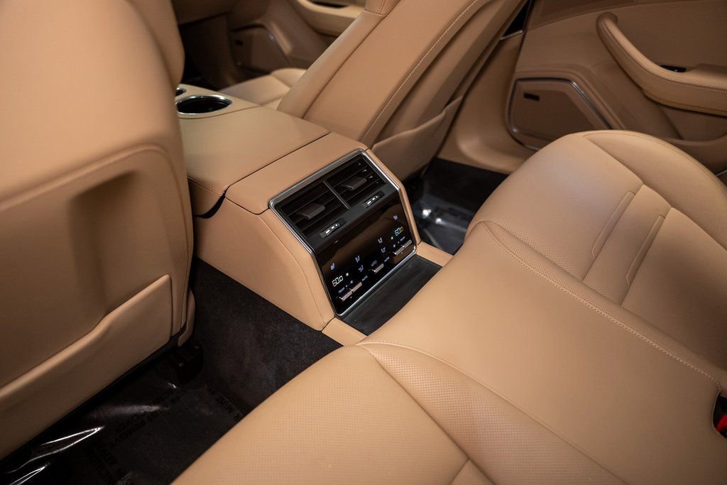 Used 2023 Porsche Panamera Platinum Edition image 38