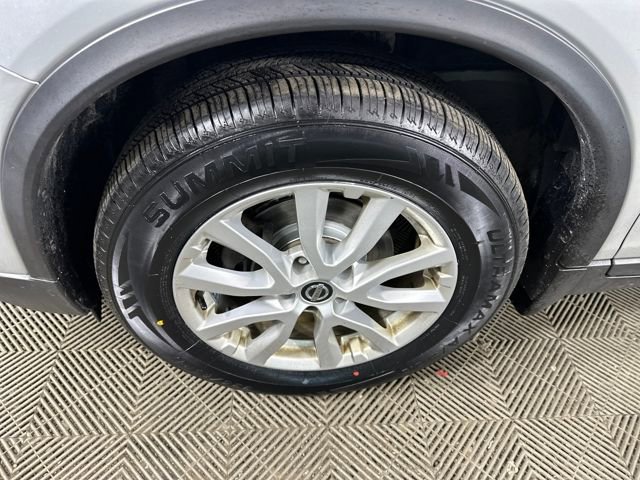 Used 2018 Nissan Rogue SV w/ Sun & Sound Touring Package image 10