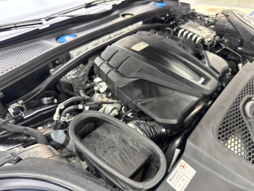 Used 2020 Porsche Macan Turbo AWD/4WD image 78