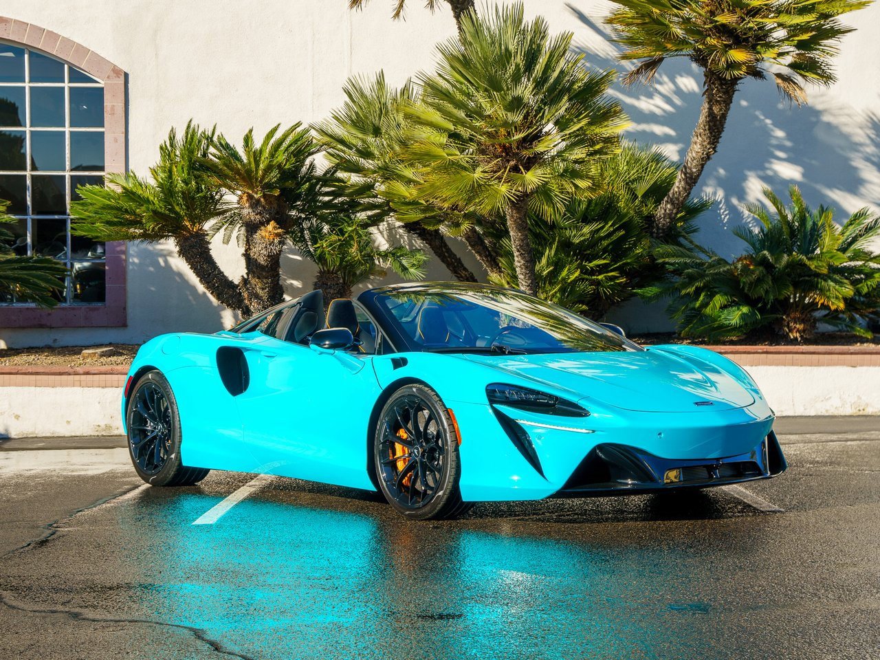 Used 2025 McLaren Artura Spider image 25