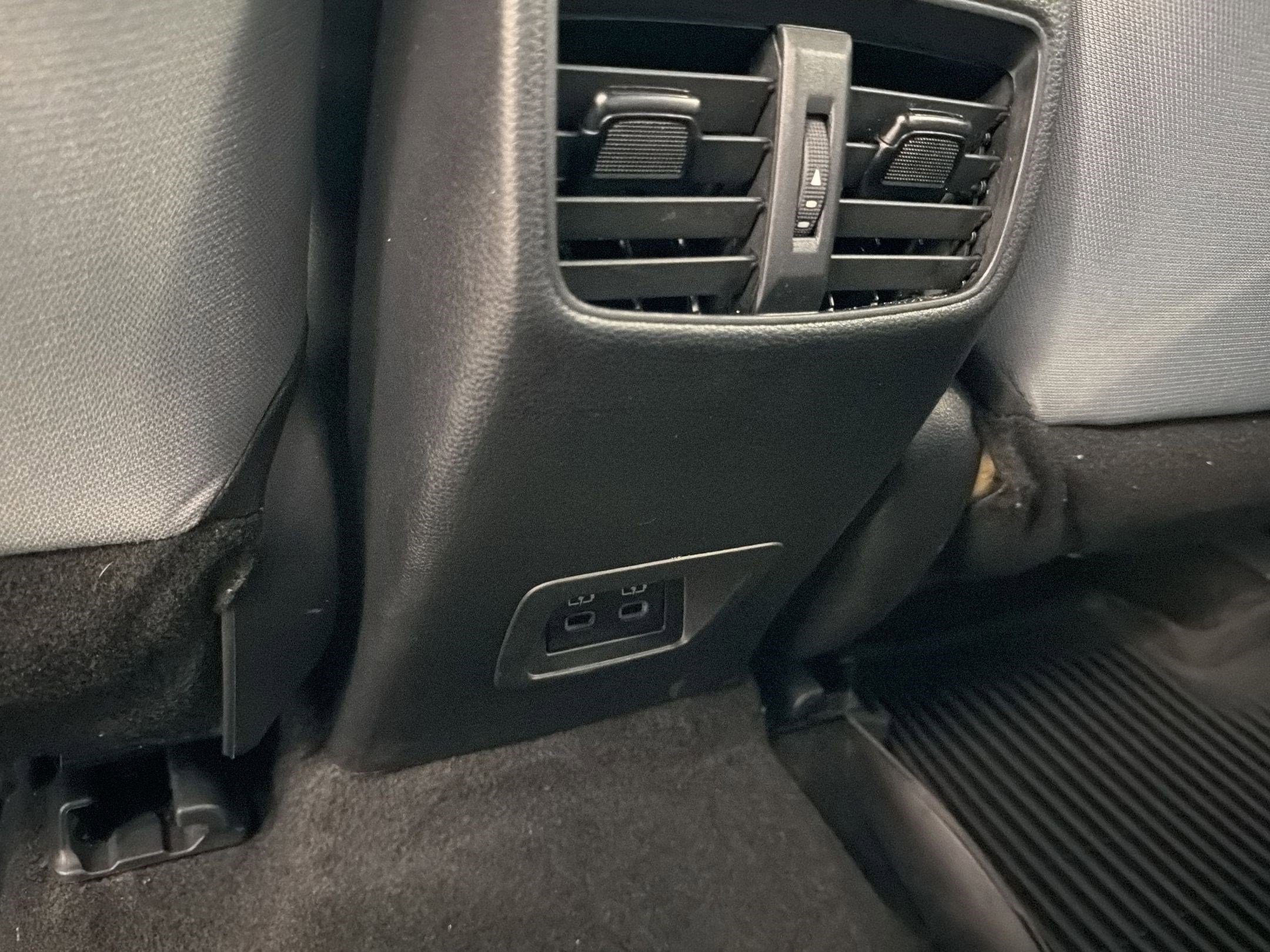 Used 2024 Toyota Corolla Cross SE image 32