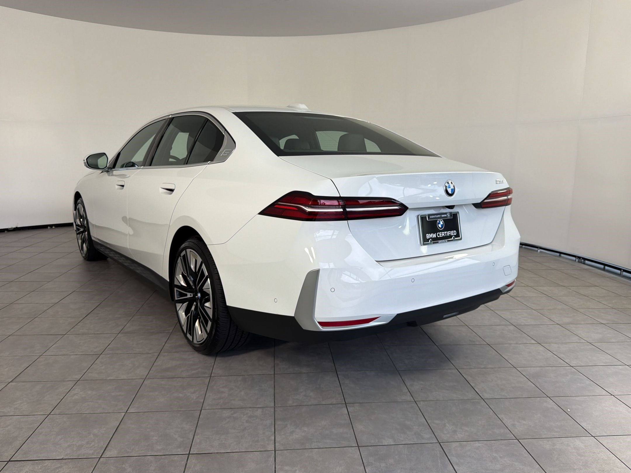 Used 2026 BMW 530i RWD image 3