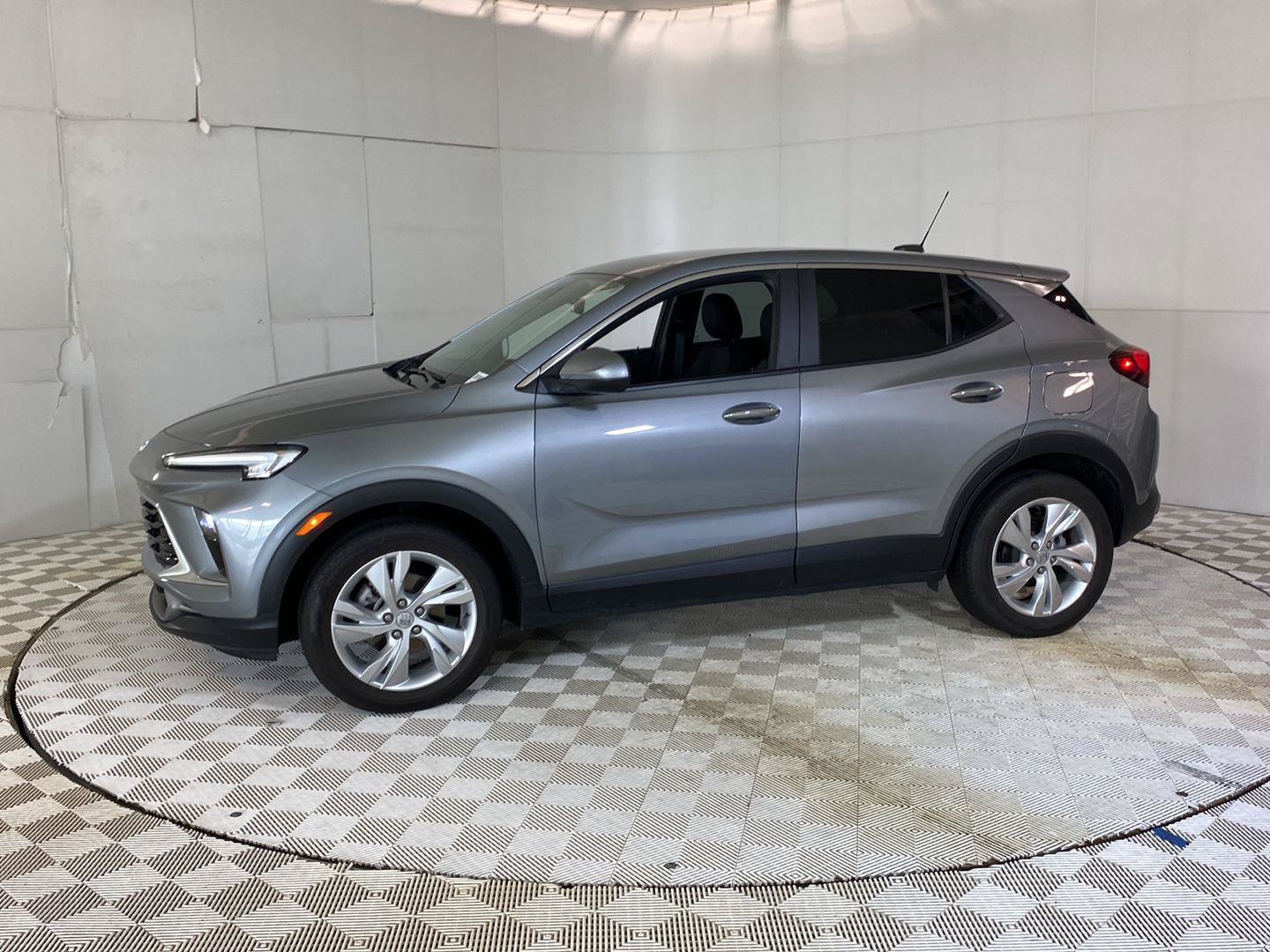 Certified 2024 Buick Encore GX Preferred FWD image 33