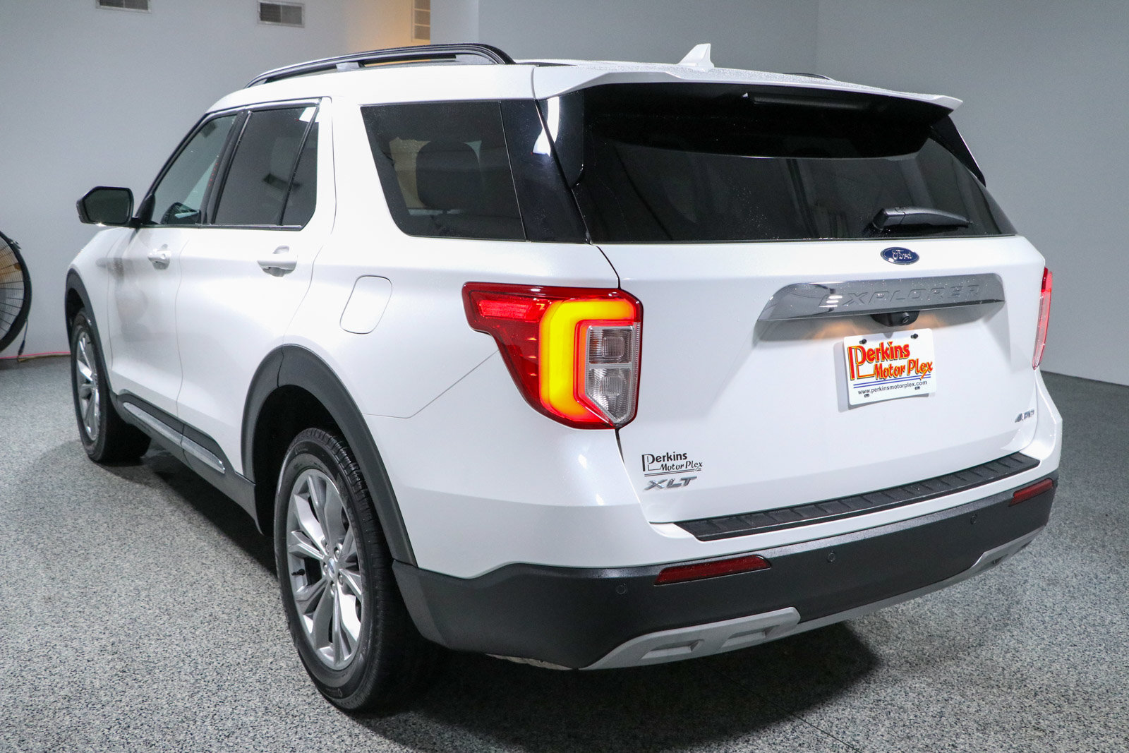 Used 2023 Ford Explorer XLT w/ Equipment Group 202A AWD/4WD image 9