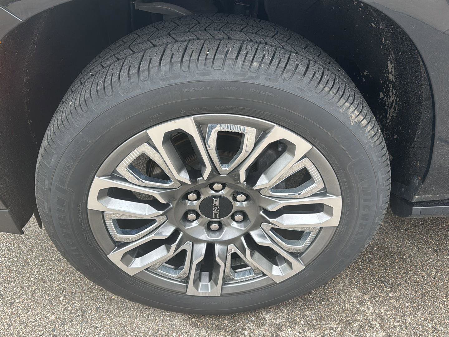 Used 2023 GMC Yukon XL Denali Ultimate AWD/4WD image 10