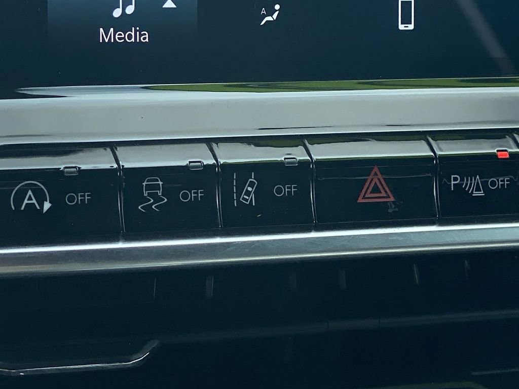 Used 2023 Jeep Compass Limited image 26