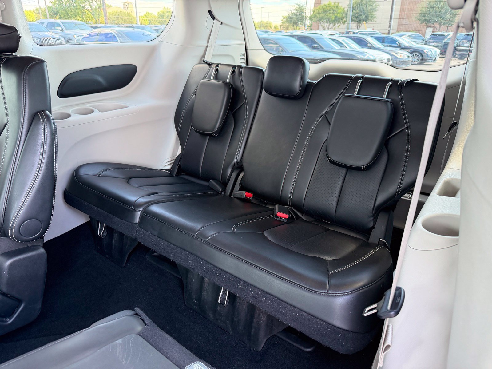 Used 2024 Chrysler Pacifica Touring-L FWD image 23