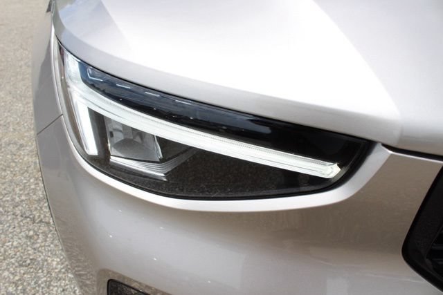 Certified 2023 Volvo XC40 B5 Ultimate w/ Climate Package AWD/4WD image 13