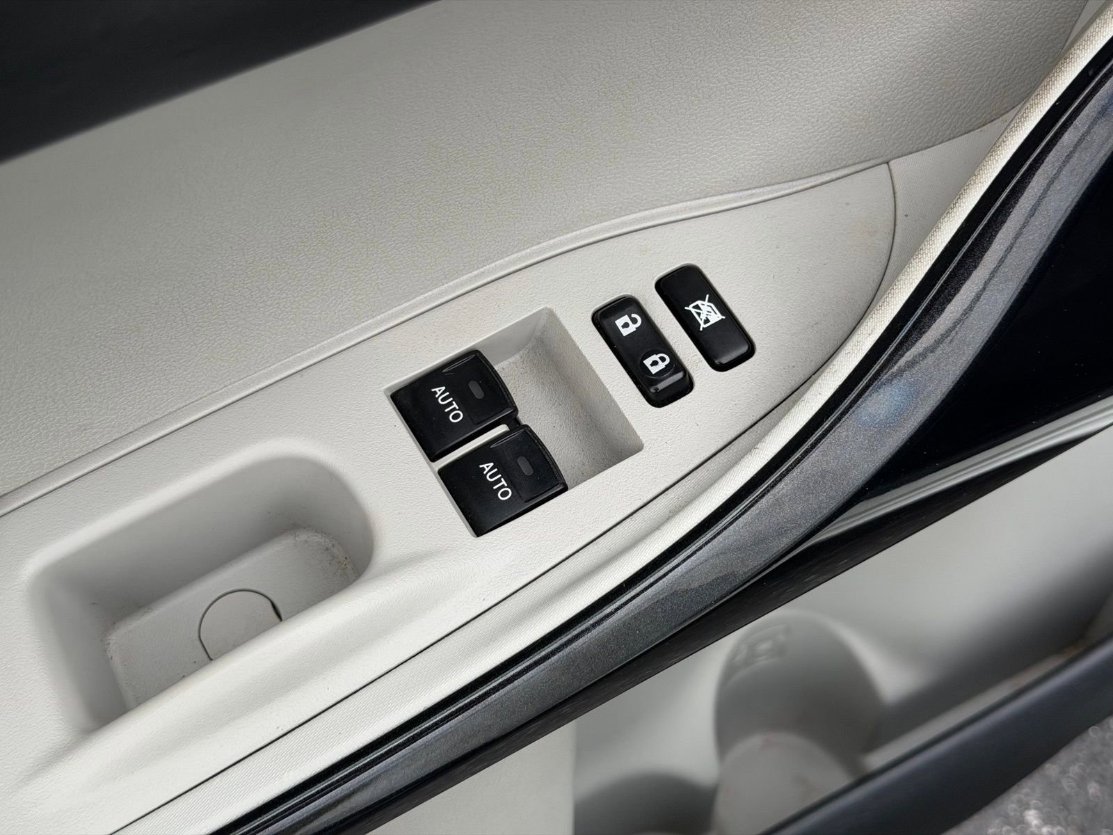 Used 2014 Scion iQ image 13