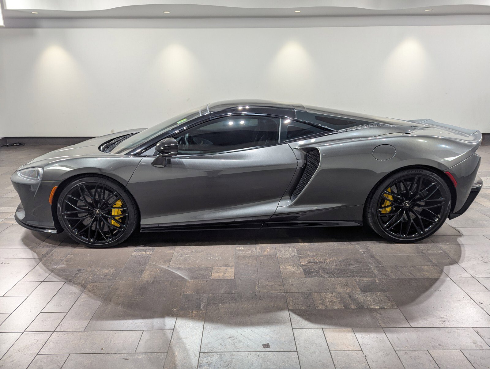 Used 2022 McLaren GT image 3