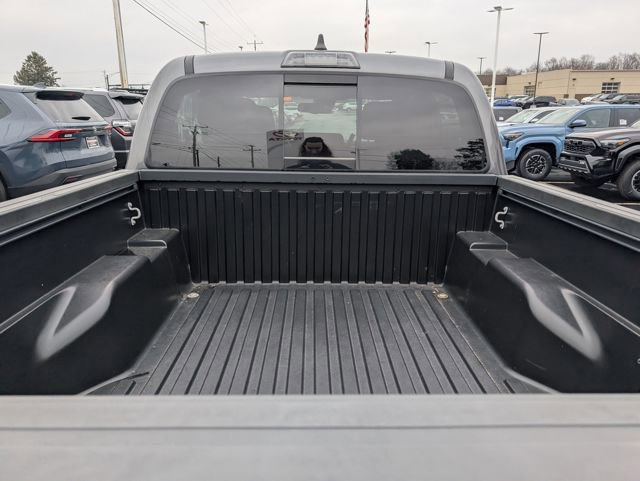 Used 2022 Toyota Tacoma TRD Sport image 9