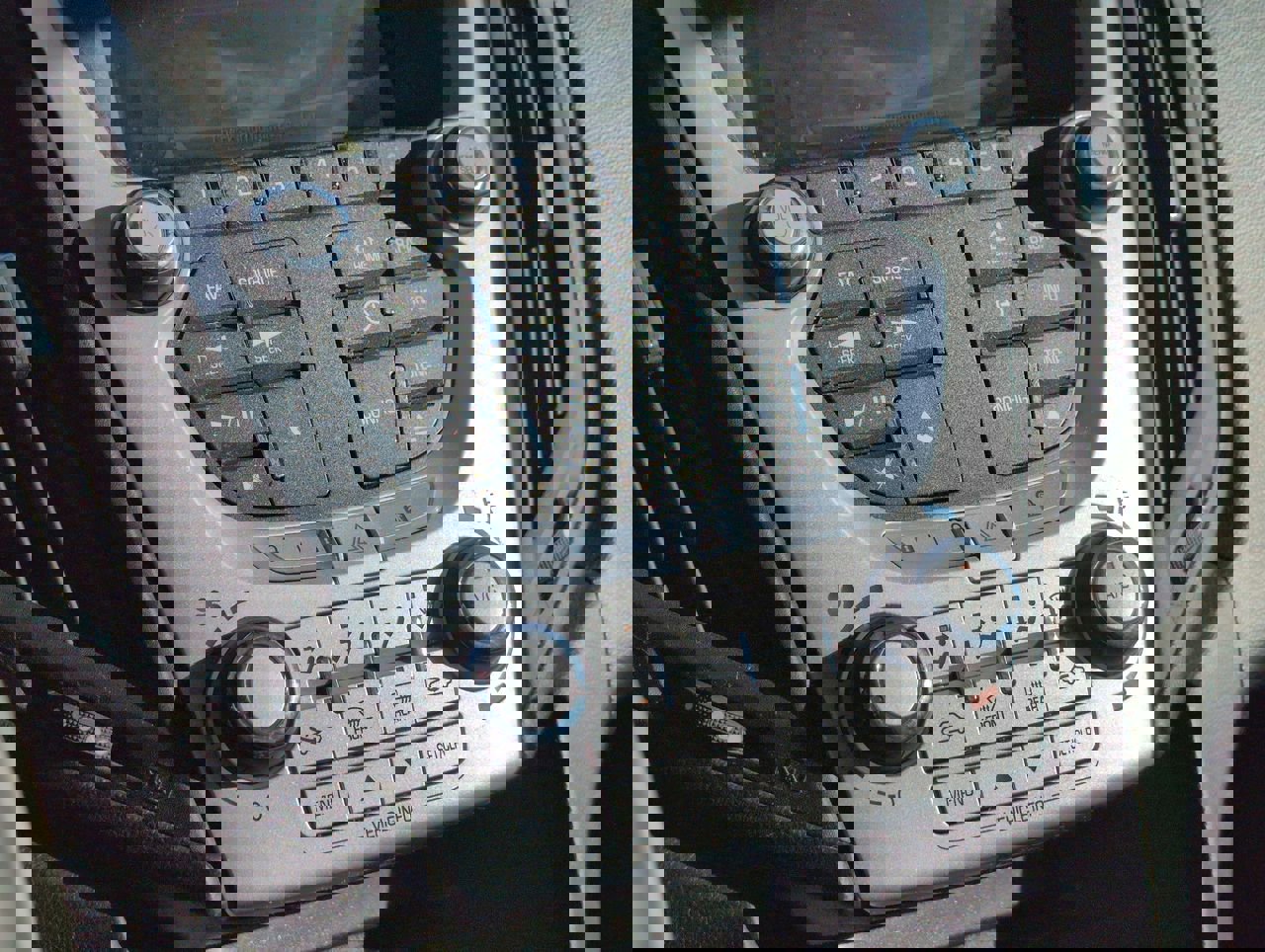 Used 2015 Chevrolet Equinox LT w/ Driver Convenience Package image 21