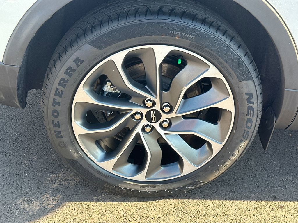 Used 2022 Lincoln Nautilus Reserve w/ Equipment Group 201A image 17