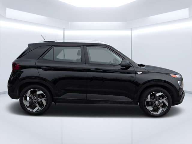 Used 2026 Hyundai Venue SEL FWD image 2