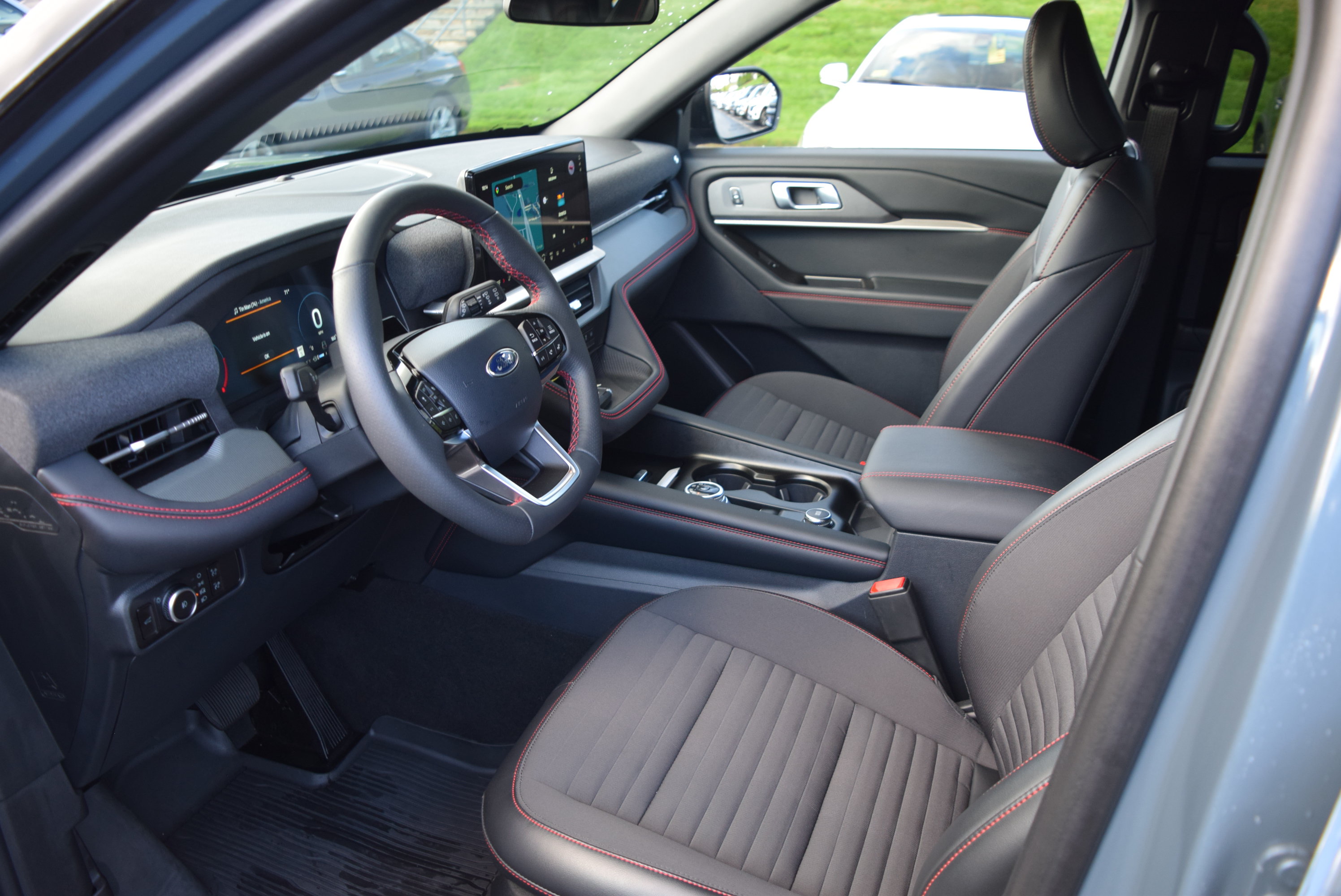 Used 2025 Ford Explorer ST-Line AWD/4WD image 11