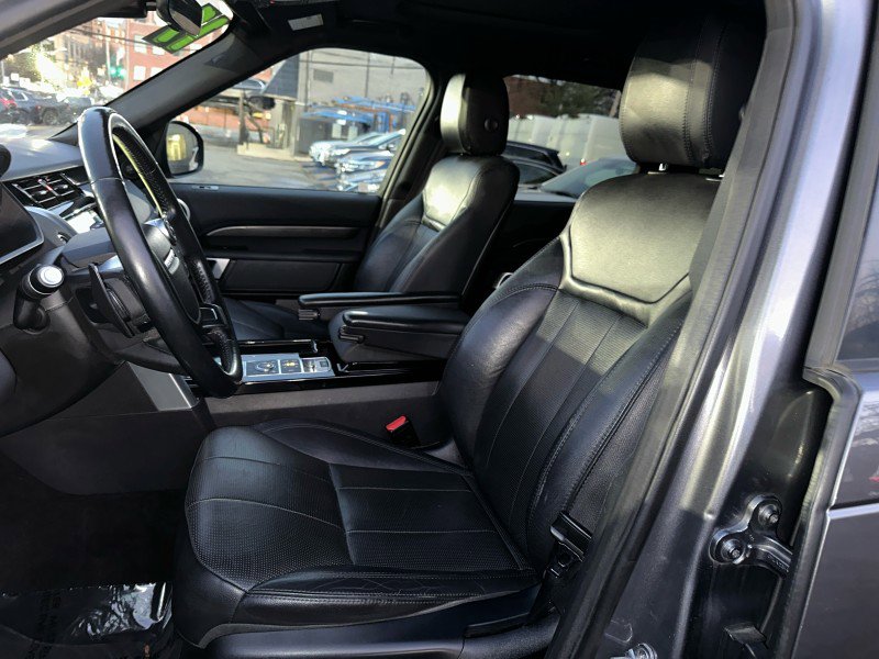 Used 2017 Land Rover Discovery HSE image 28