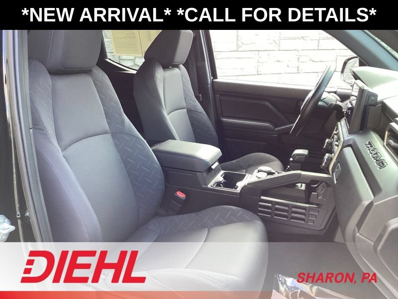 Used 2025 Toyota Tacoma SR AWD/4WD image 13