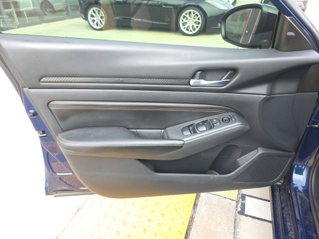 Used 2022 Nissan Altima 2.5 SR image 12