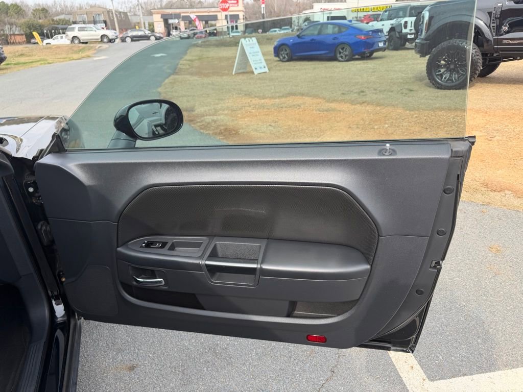 Used 2013 Dodge Challenger SXT Plus image 26