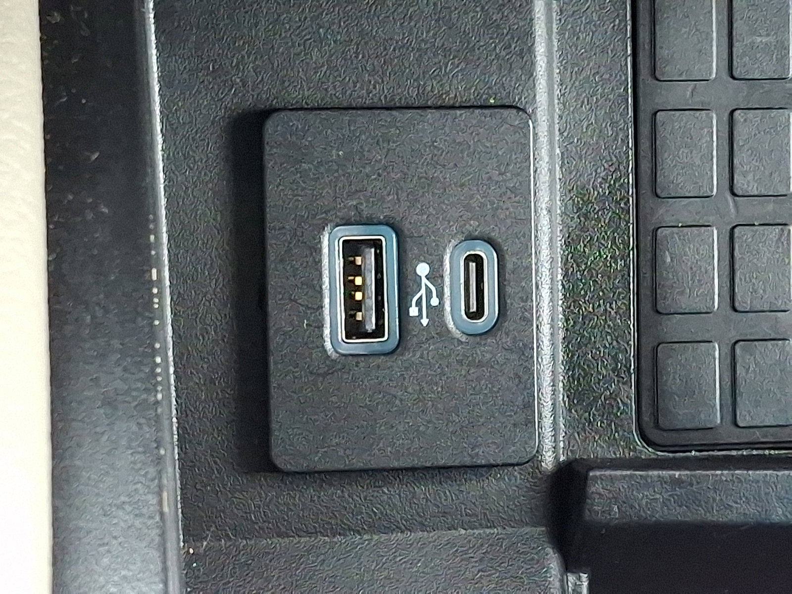 Used 2020 Ford Expedition Limited image 27