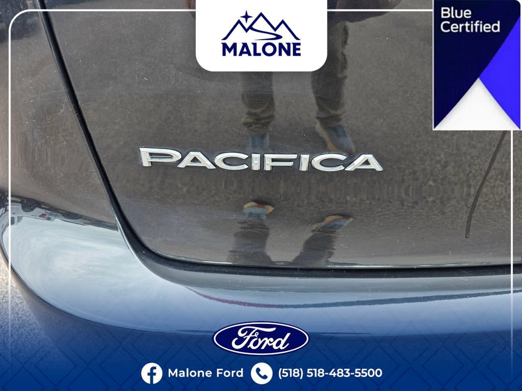 Used 2023 Chrysler Pacifica Touring-L FWD image 16