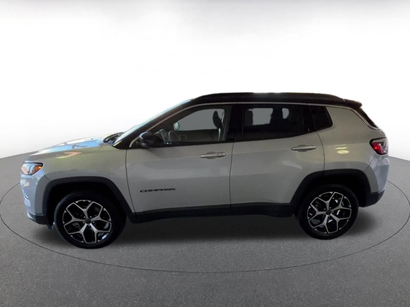 Used 2025 Jeep Compass Limited image 8