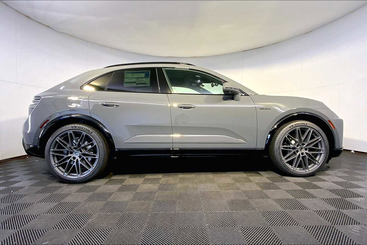 New 2025 Porsche Macan Turbo Electric image 8