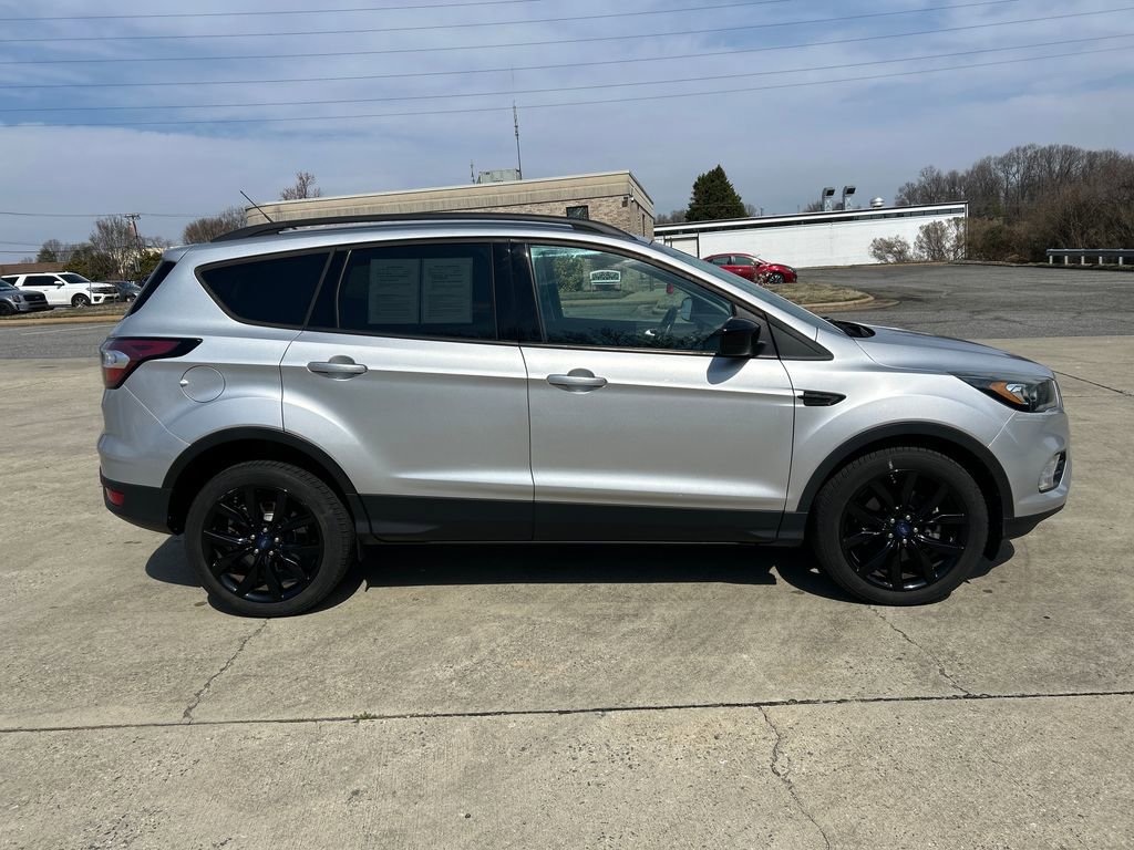 Used 2018 Ford Escape SE w/ SE Sport Appearance Package image 7
