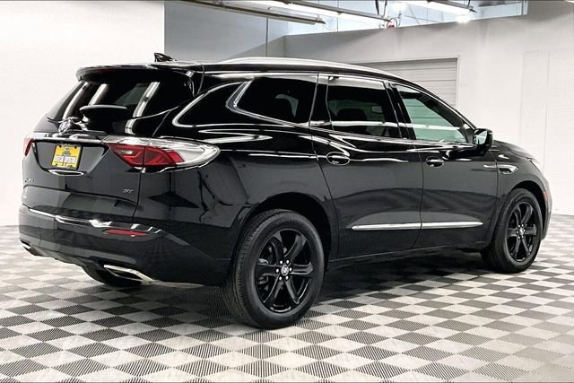 Used 2023 Buick Enclave Essence w/ Sport Touring Edition AWD/4WD image 13