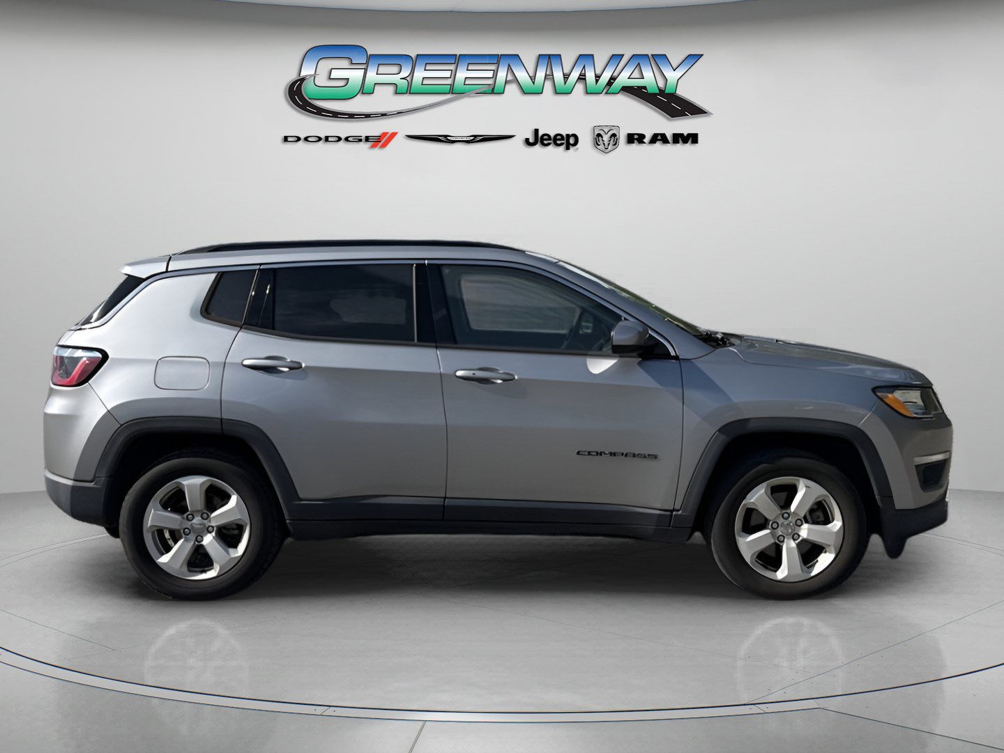 Used 2018 Jeep Compass Latitude FWD image 5