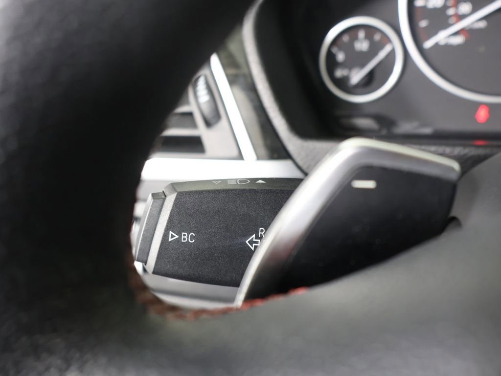 Used 2018 BMW 330i xDrive Sedan w/ Convenience Package image 28