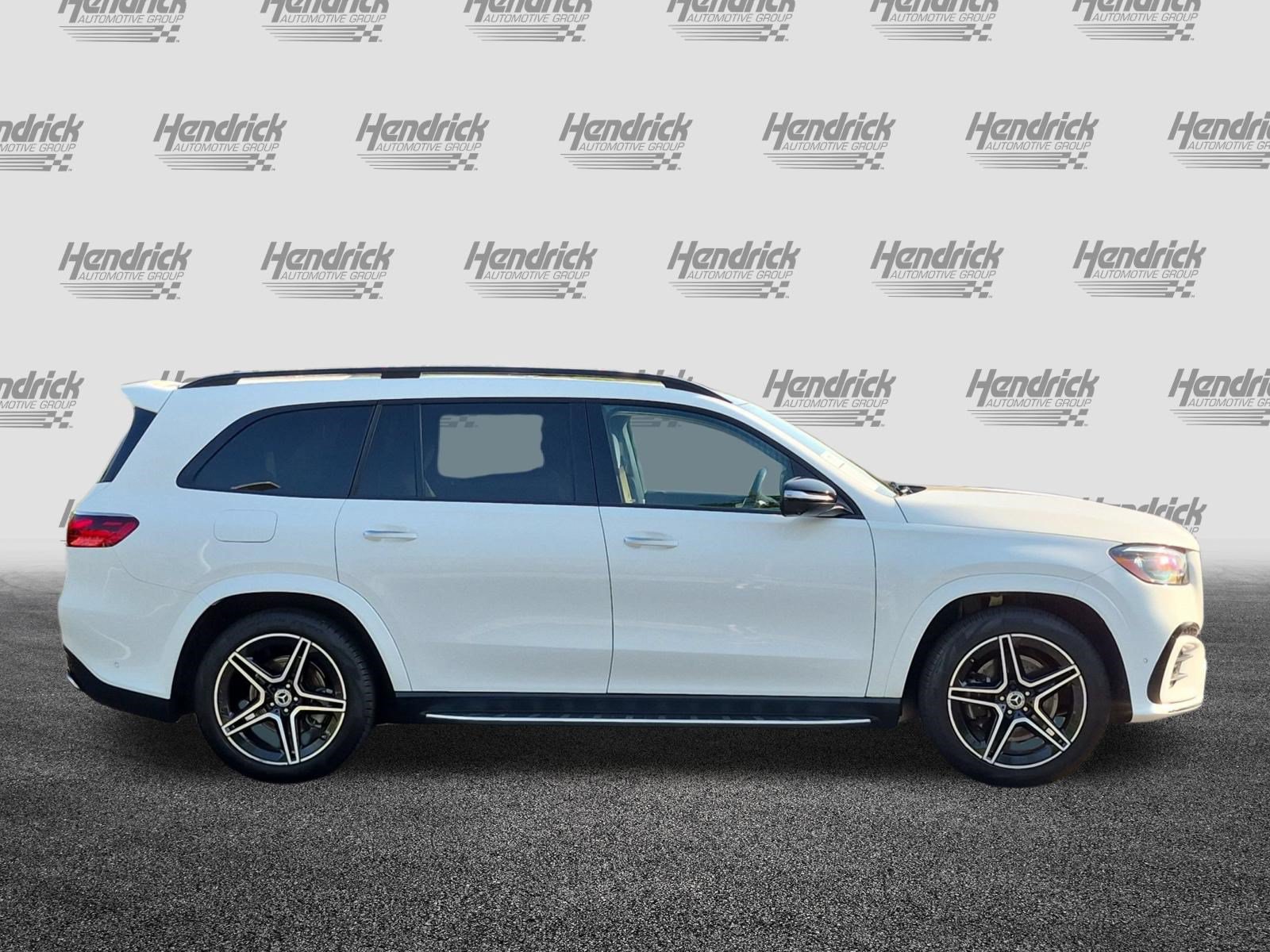 Used 2025 Mercedes-Benz GLS 450 4MATIC w/ AMG Line Exterior image 11