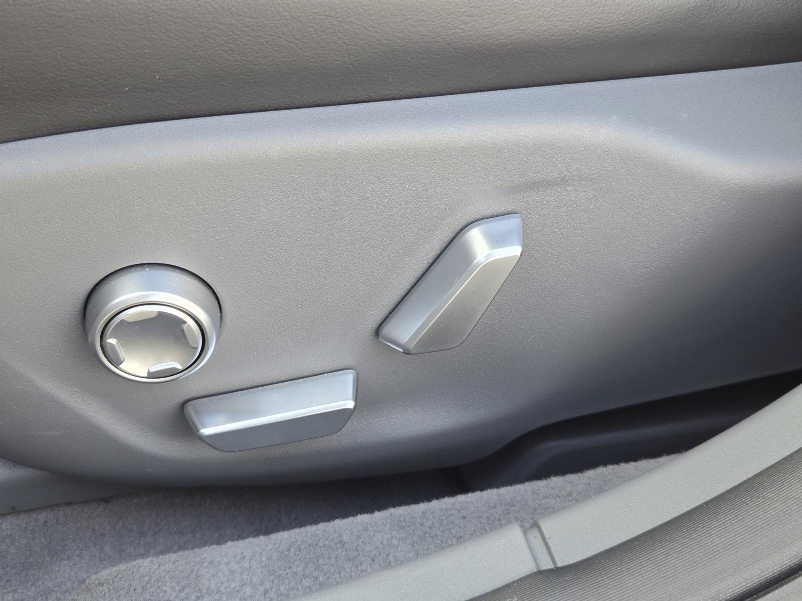 Used 2025 Lucid Air Pure RWD image 21
