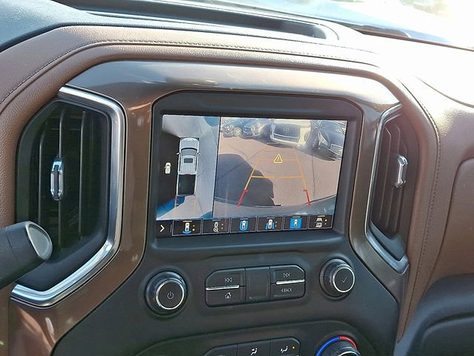 Used 2020 Chevrolet Silverado 1500 High Country w/ Technology Package image 17