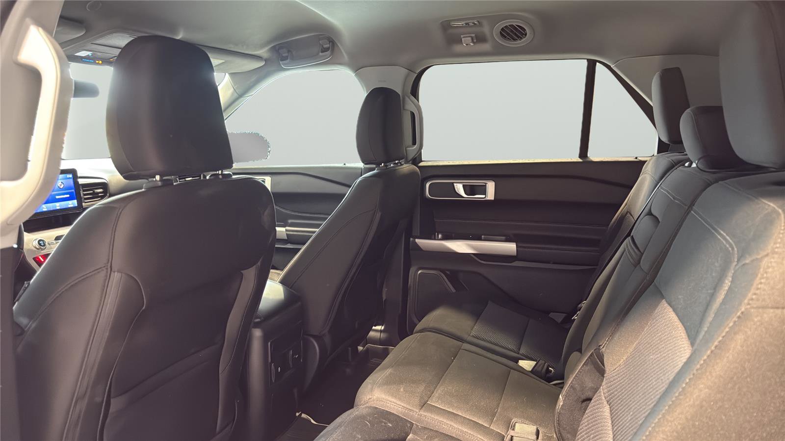 Used 2024 Ford Explorer XLT RWD image 16