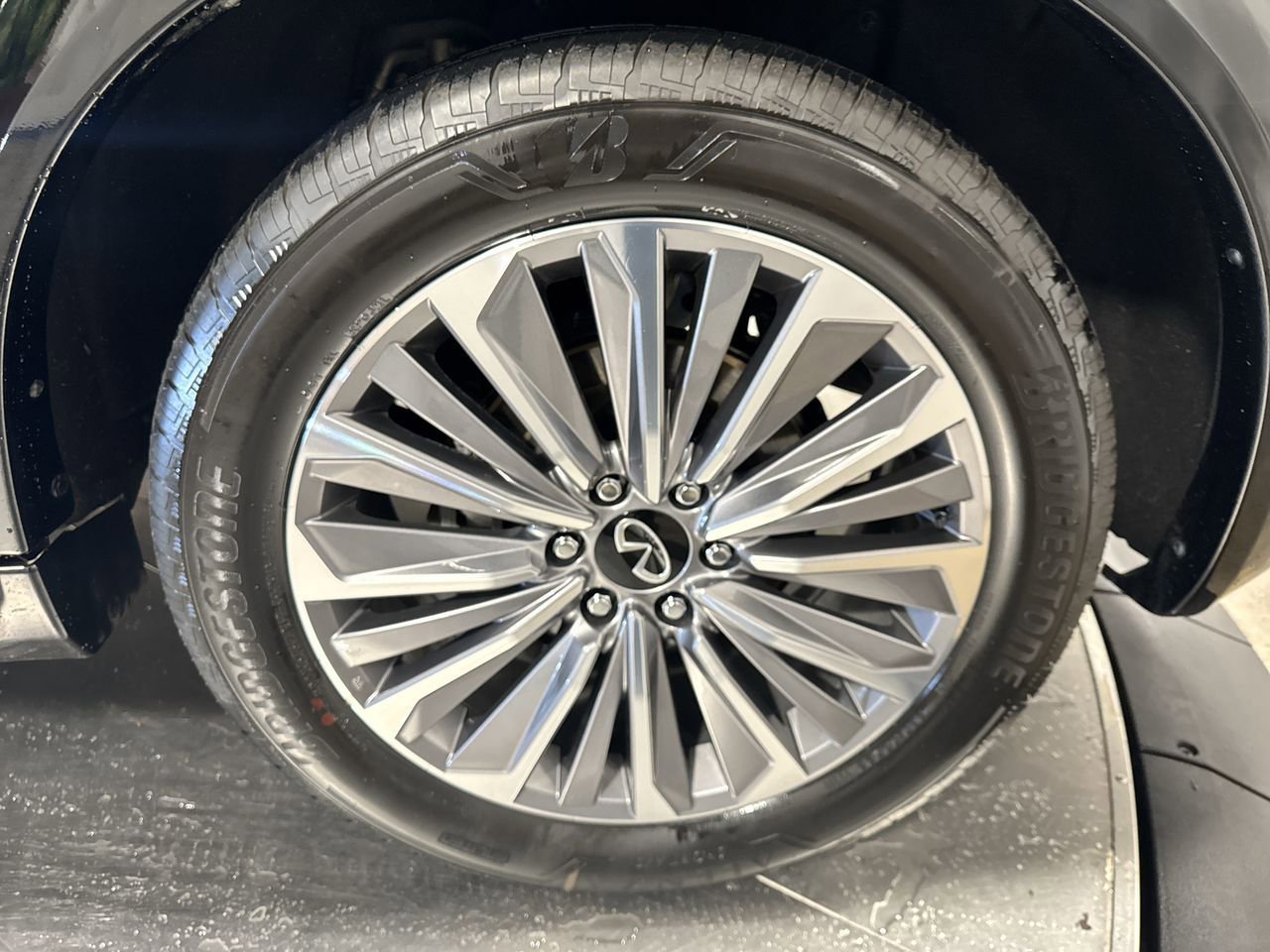 Used 2022 INFINITI QX80 Sensory w/ All-Season Package AWD/4WD image 15